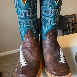 Football Tin Haul boots size 9